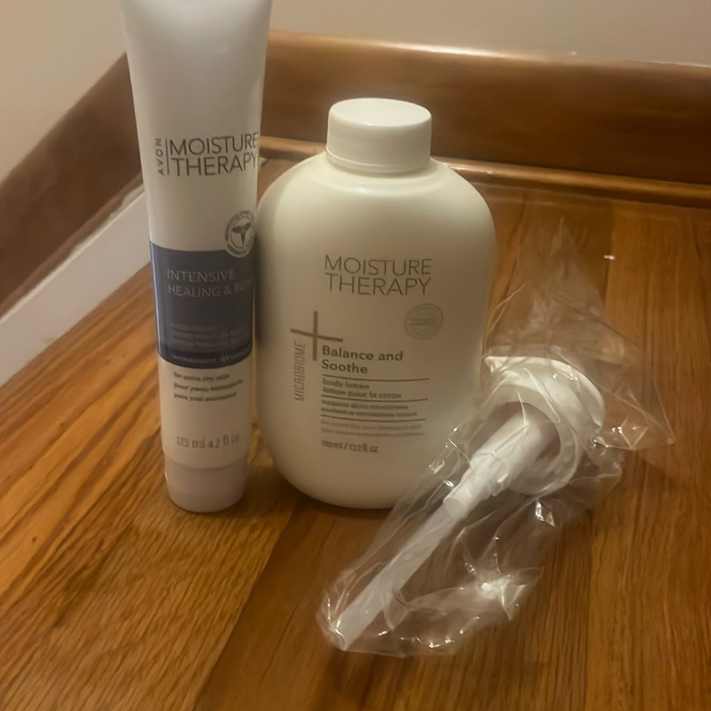 Avon  moisture therapy cream set